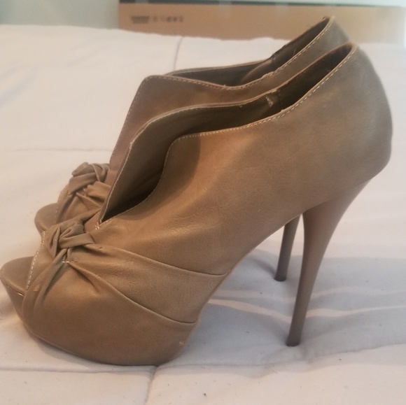 Body Central Shoes - Heels Body Central Shoes - Heels
